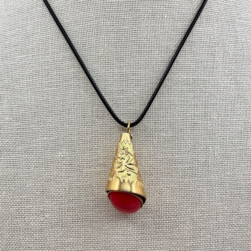 Vintage Y2K Etched Floral Red Cabochon Gold Tone Necklace Women's Jewelry - Picture 4 of 11